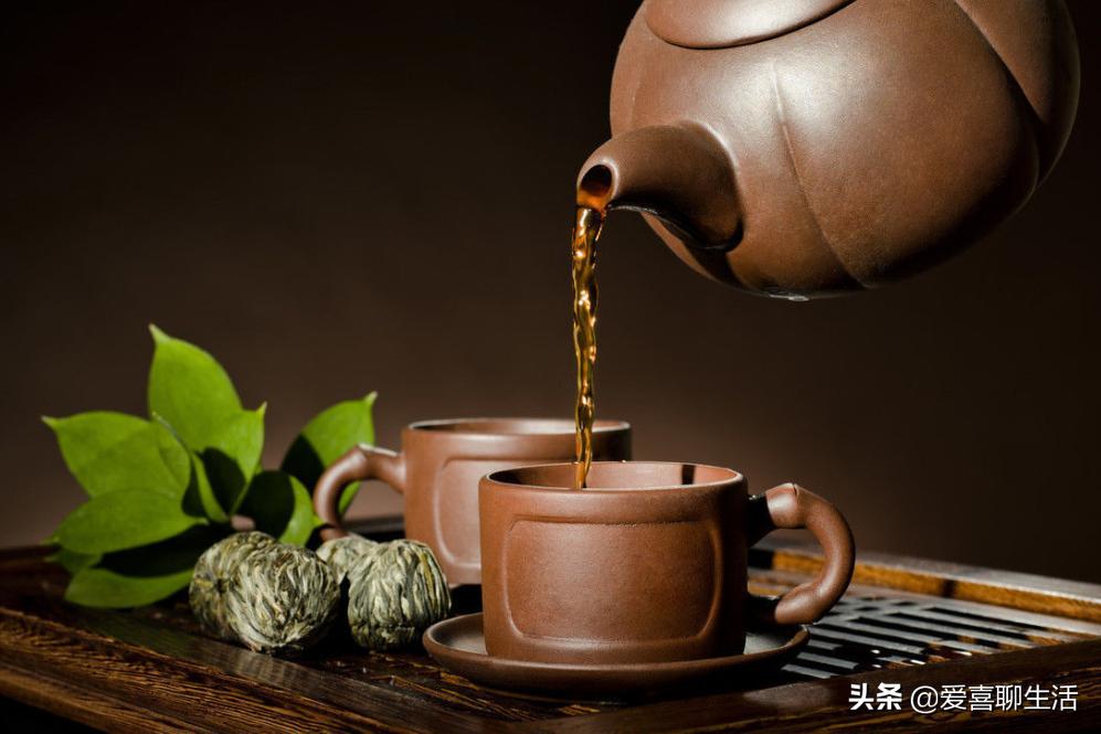 谷雨宜喝岩茶绿茶红茶,今日谷雨时值暮春初夏将至