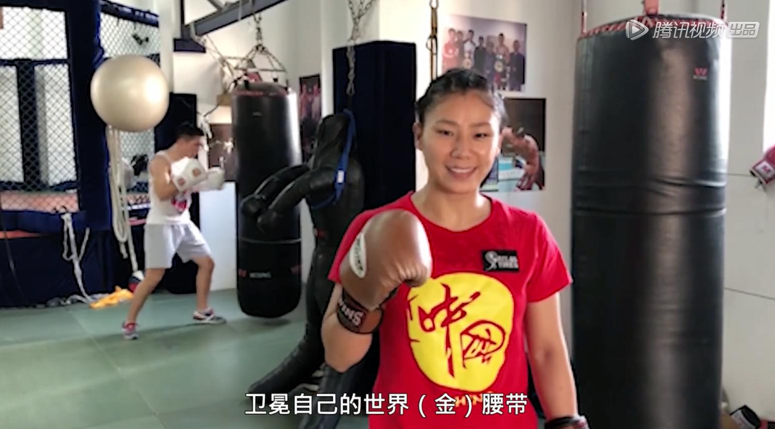 因为家里穷很自卑一直很懂事,家里很穷却又无忧无虑