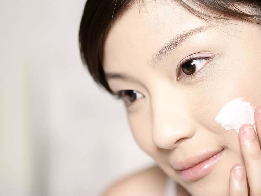 睡前美白肌肤方法,10个睡前好习惯让肌肤细腻有气色