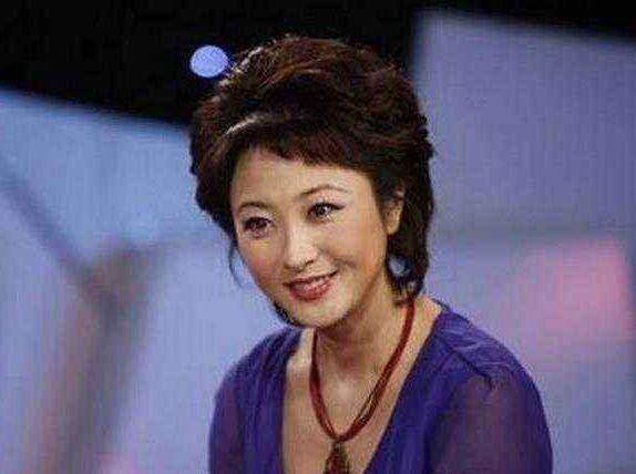 胡紫薇大闹张斌现场说了什么,体育节目主持人张斌的爱人胡紫薇