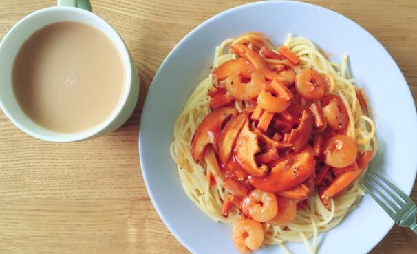 黑胡椒虾仁意面的做法,番茄虾仁意面教学