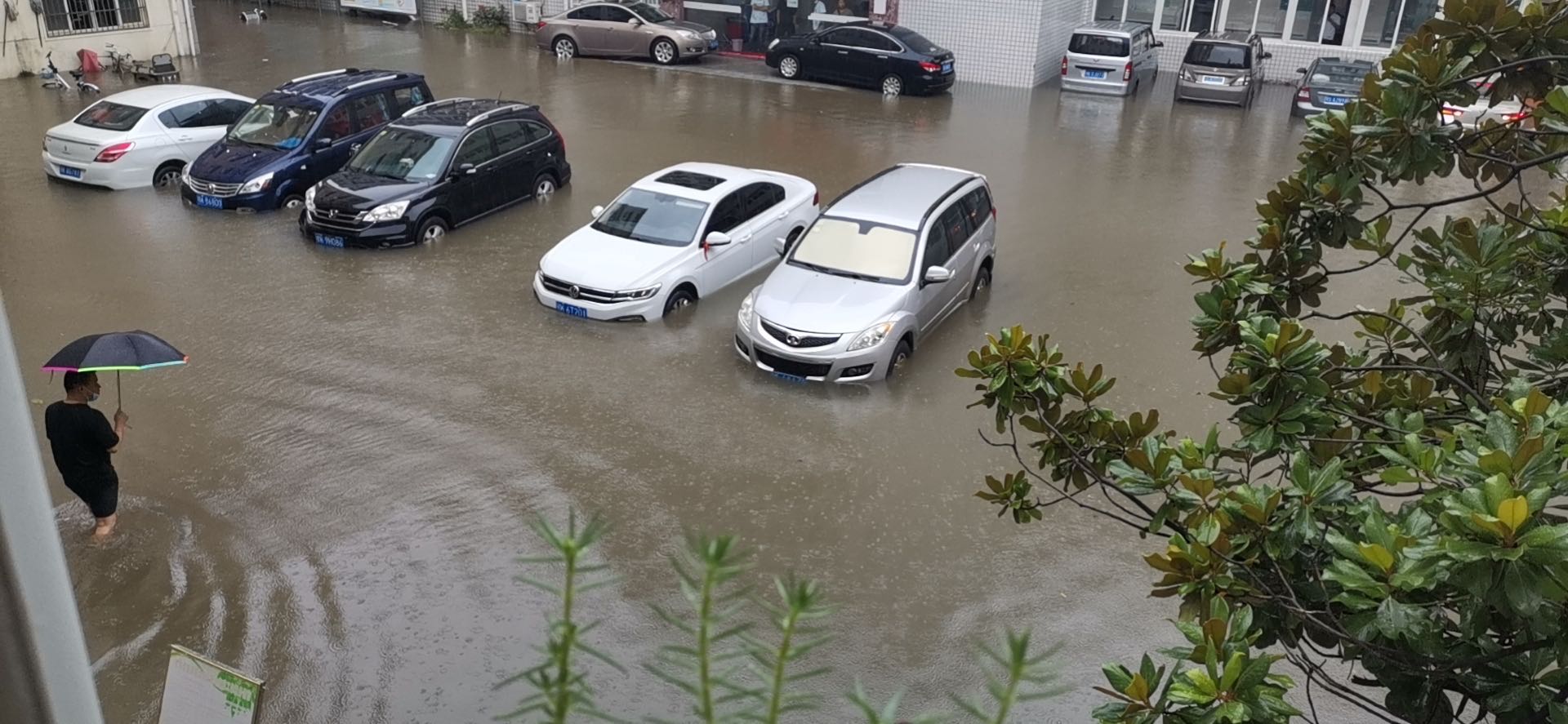 车辆泡水如何补救,车辆水淹了怎么维修