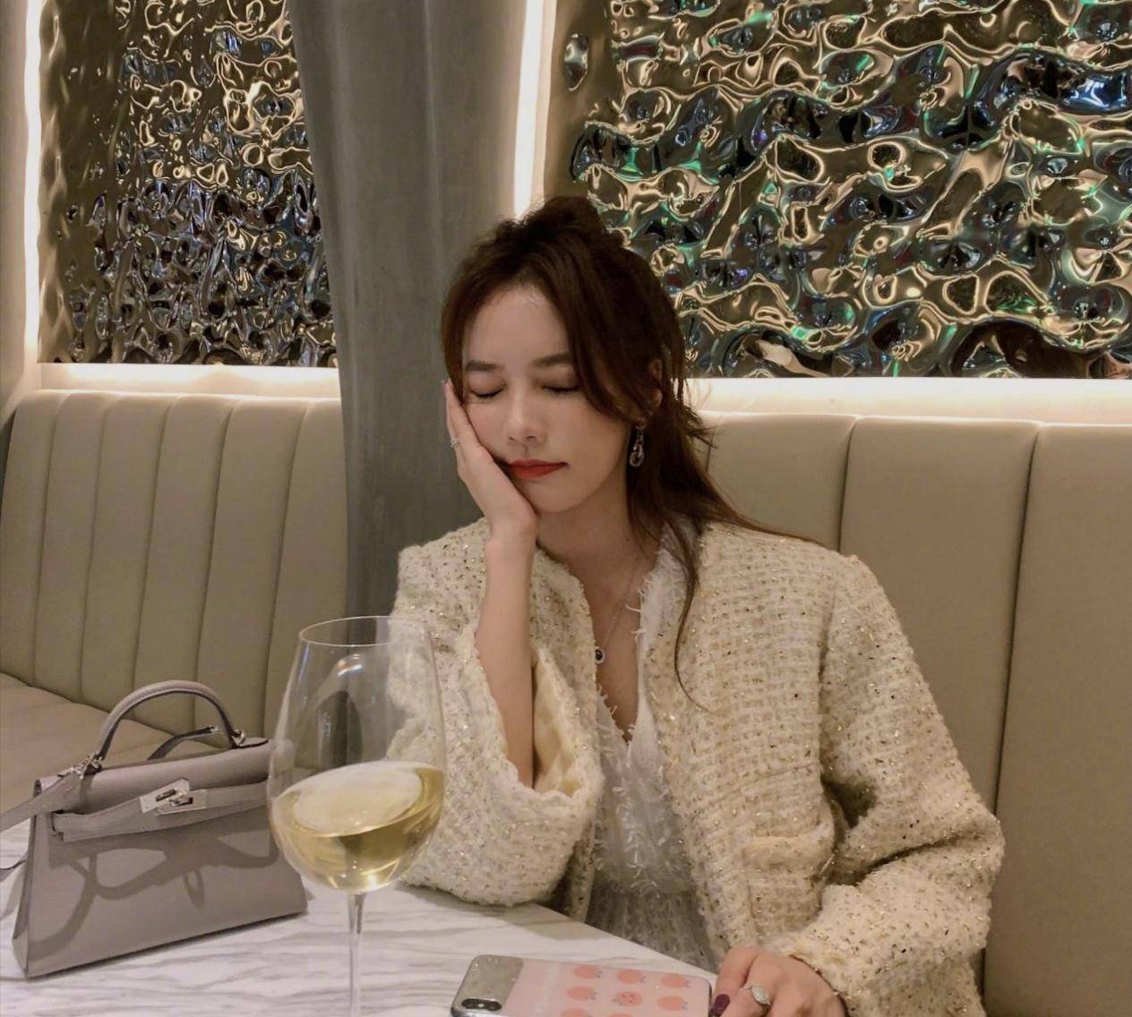 女人40岁不想叫阿姨怎么办,60-70岁大妈发型短发