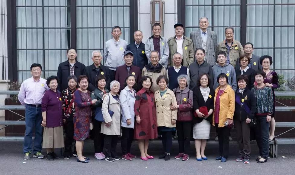 老知青50年后再聚首感叹今昔巨变,五十年后再聚首白发知青永恒情谊