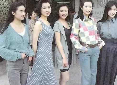 穿50件汉服是什么体验,在香港穿汉服惊艳全场