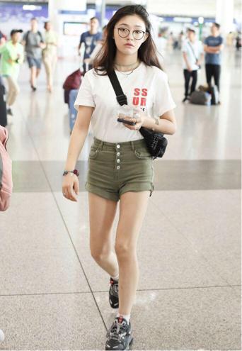 ck内衣女代言人林允,ck内衣代言人林允白色