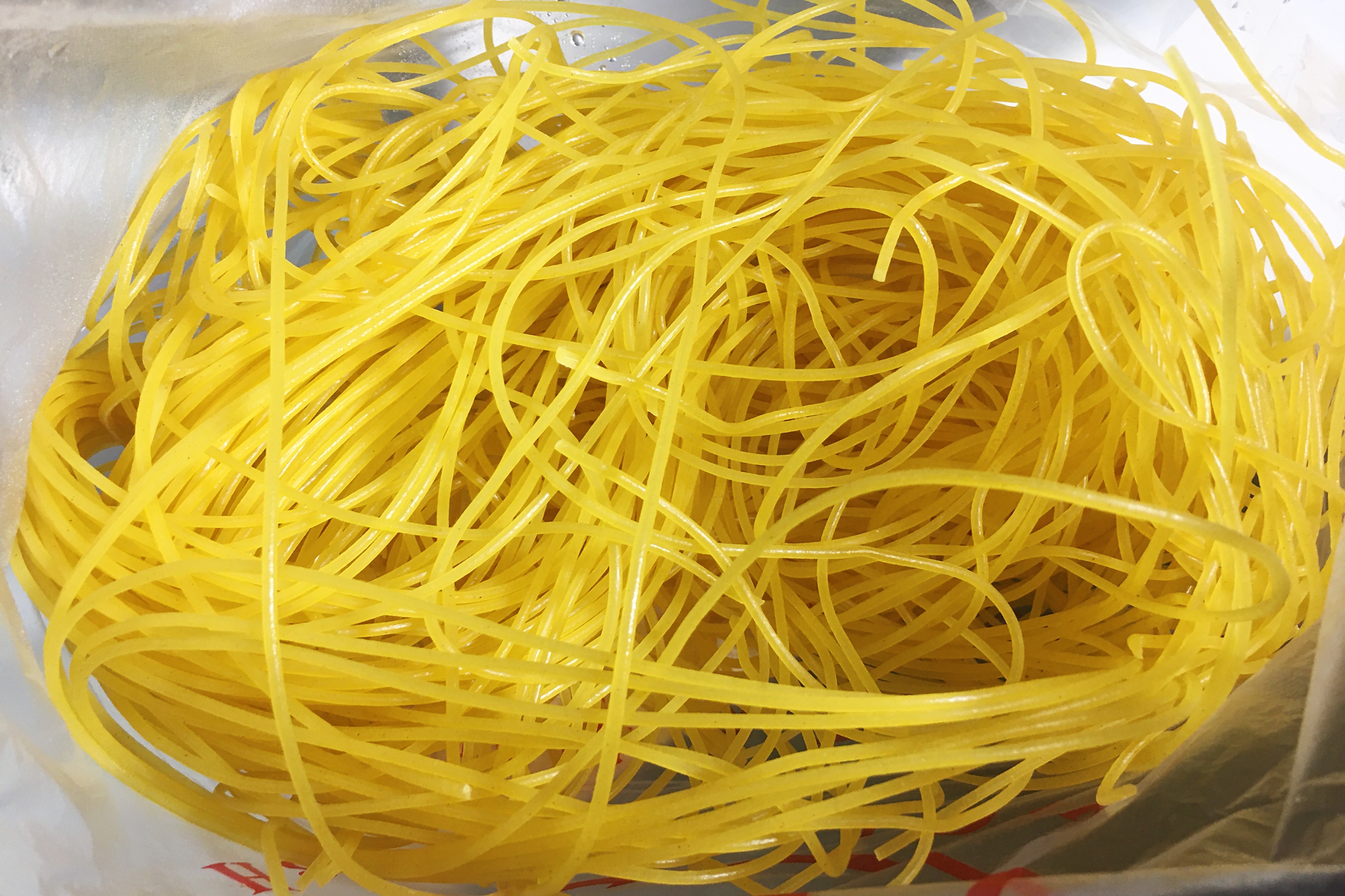 玉米面条先泡后煮的视频,玉米面条生吃