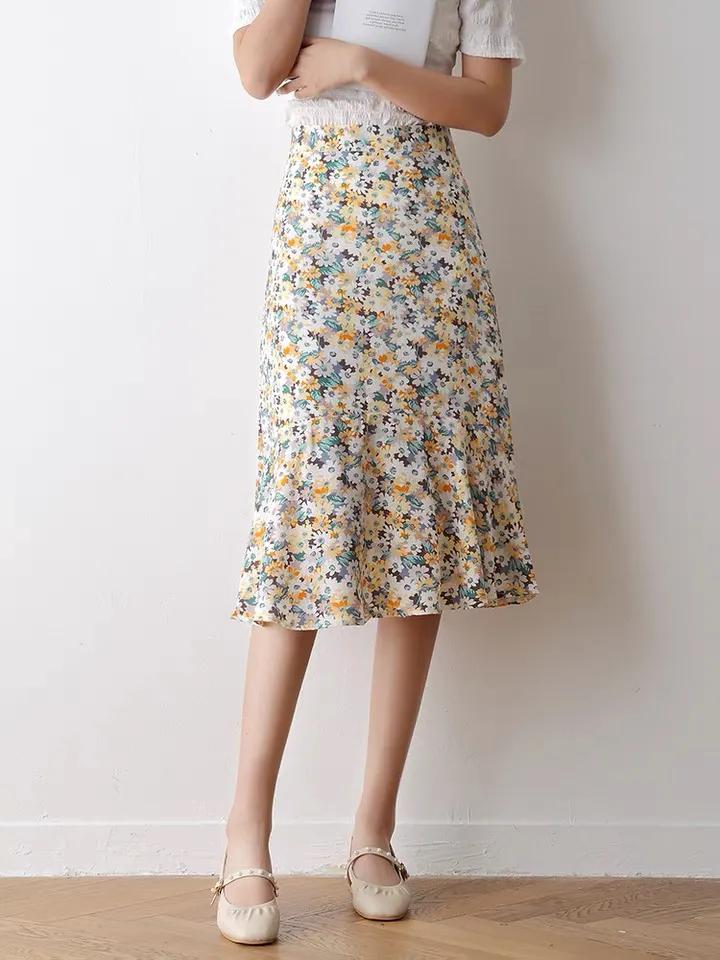 白色褶皱半身裙穿搭秋季韩系,夏季碎花半身裙穿搭中长款