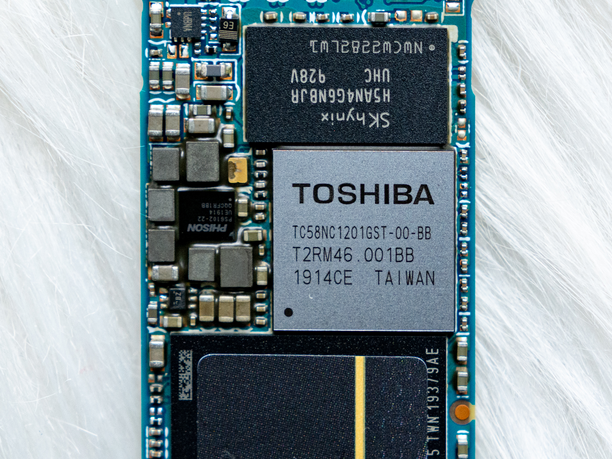 东芝nvme固态硬盘天梯,东芝rc500固态与三星970evo