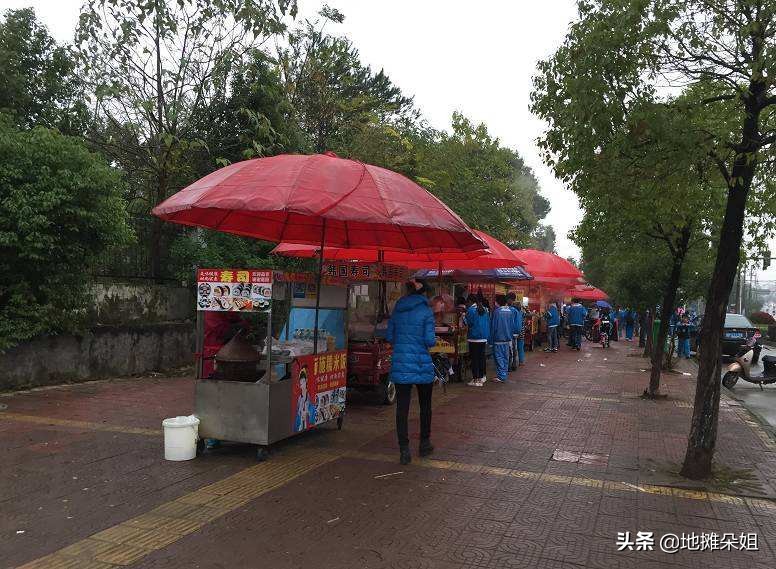 摆地摊卖袜子能赚多少钱,什么地方适合摆地摊卖袜子赚钱