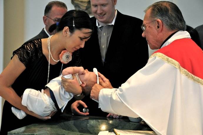 新教天主教最大的区别,新教和天主教有何区别