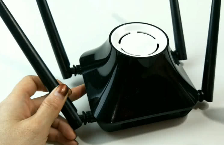 家里网速就200用什么路由器,家里网速慢加个路由器就能好吗