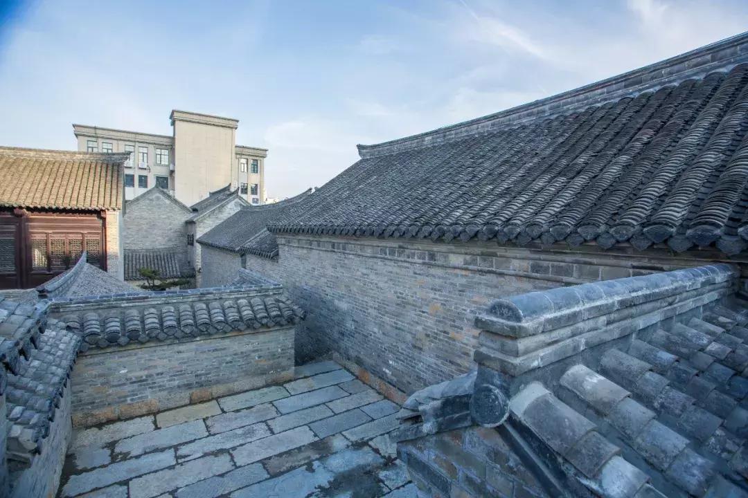 徐州市中心处竟隐藏着一片梅花林，时尚又古香的街区被映成粉色