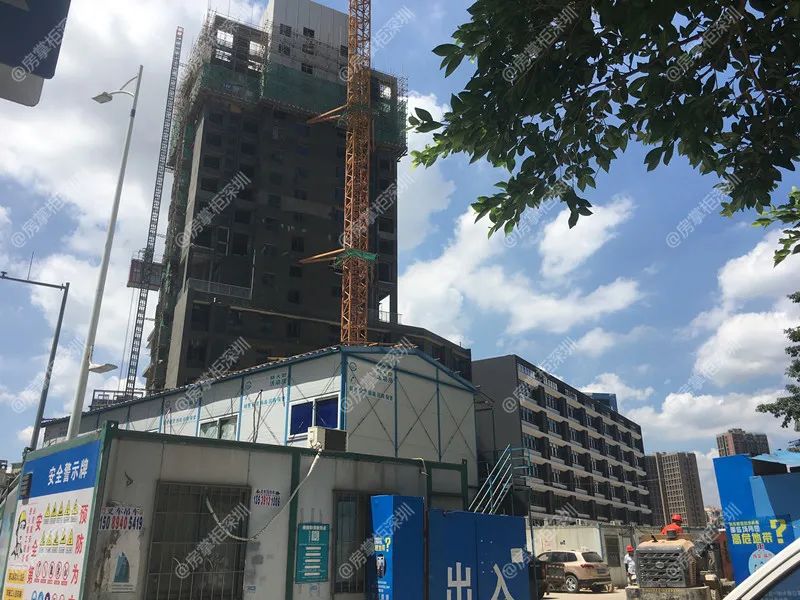 8年换3个开发商!百外小学即将落成,百合公园小镇住宅却没动静…