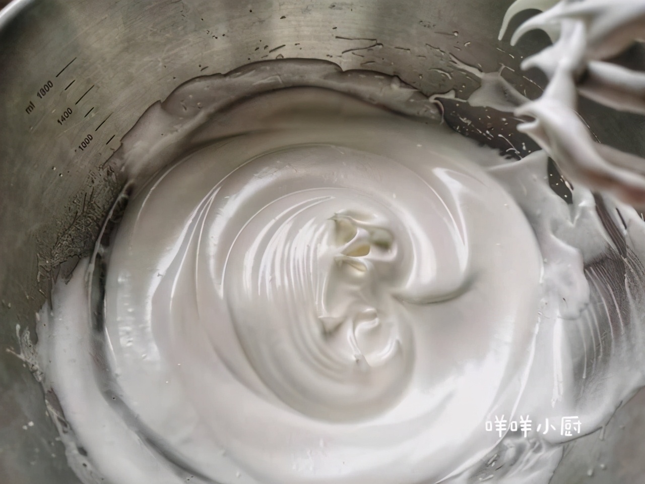 用鸡蛋清做的饼干入口即化,如何制作很酥松的饼干