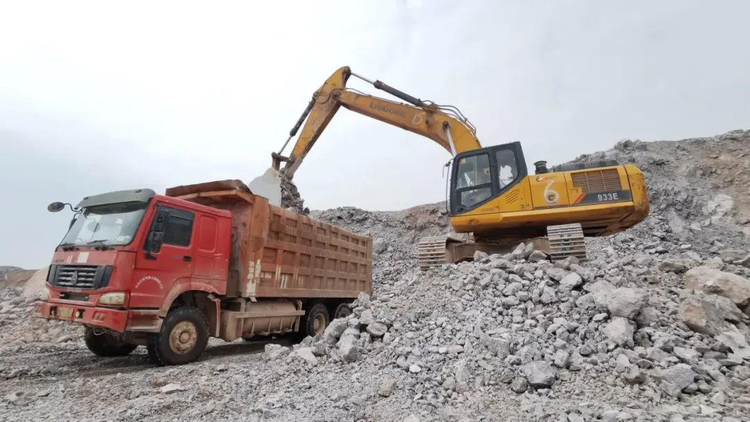 柳工20吨矿山版挖掘机,柳工700矿山挖掘机