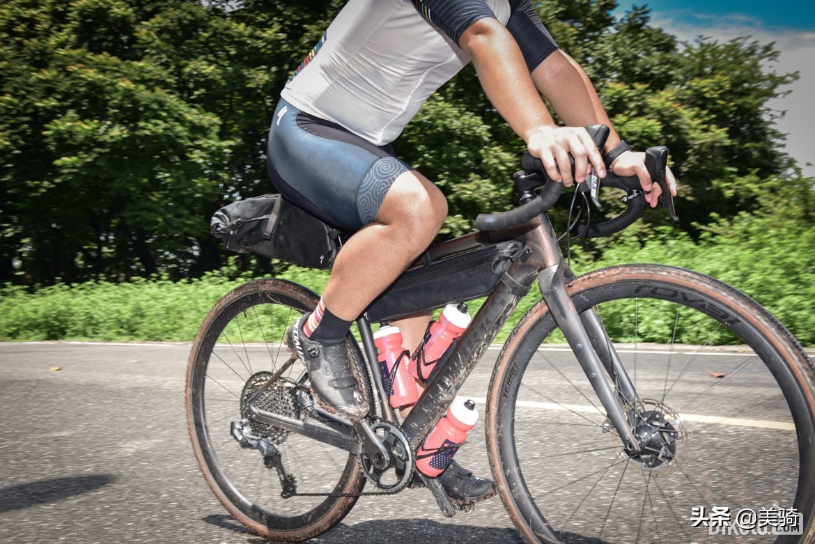 冒险砾石公路车评测,闪电公路车s-workssl7入门级