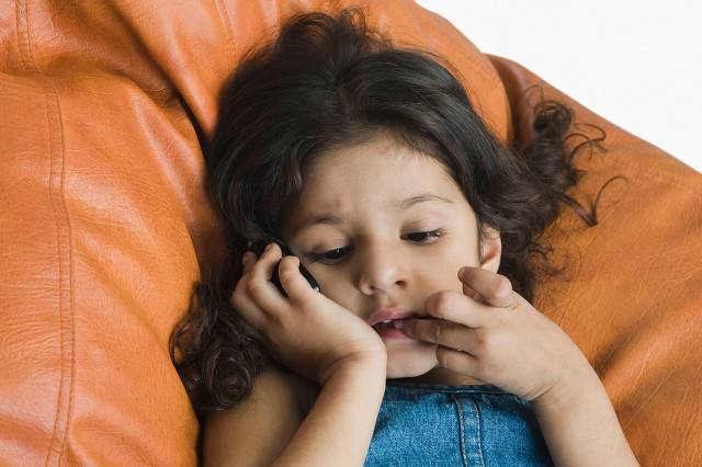 怎样防止小孩吮手指,如何改掉孩子睡觉吮手指