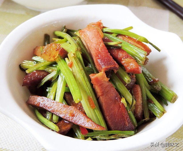 腊肉炒菜简单做法,腊肉炒菜的正宗做法