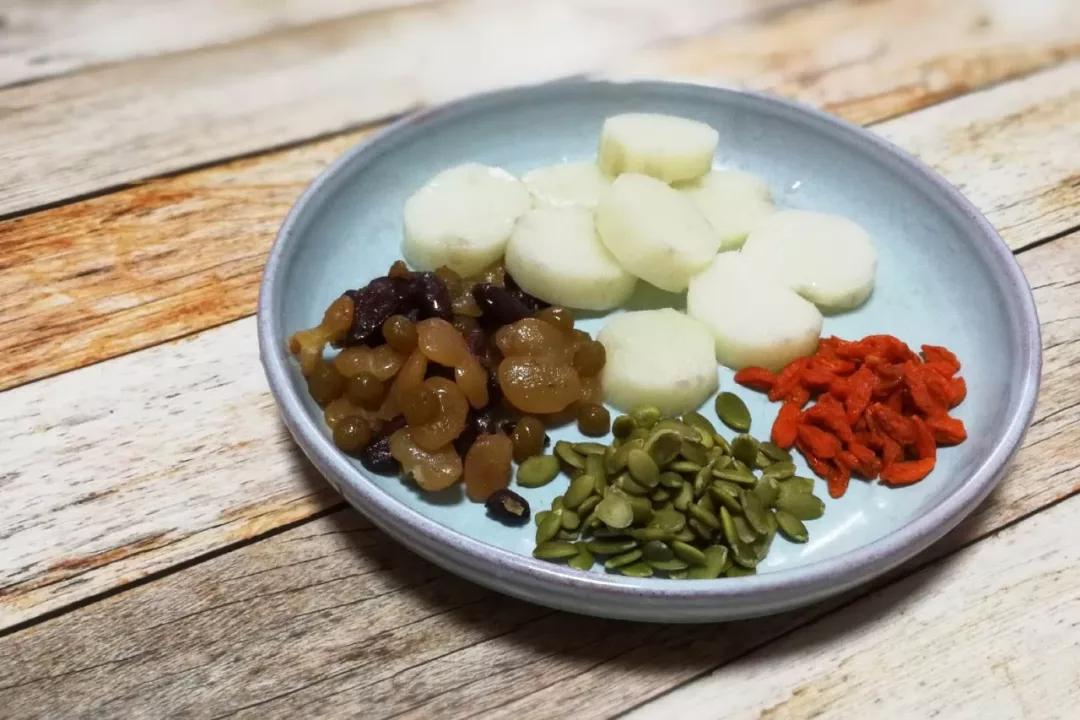 素食食谱分享荠菜豆腐羹,食之以素