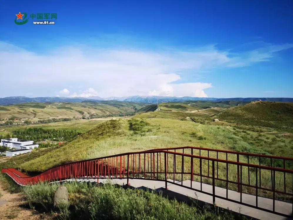 突然,女剑客发来消息