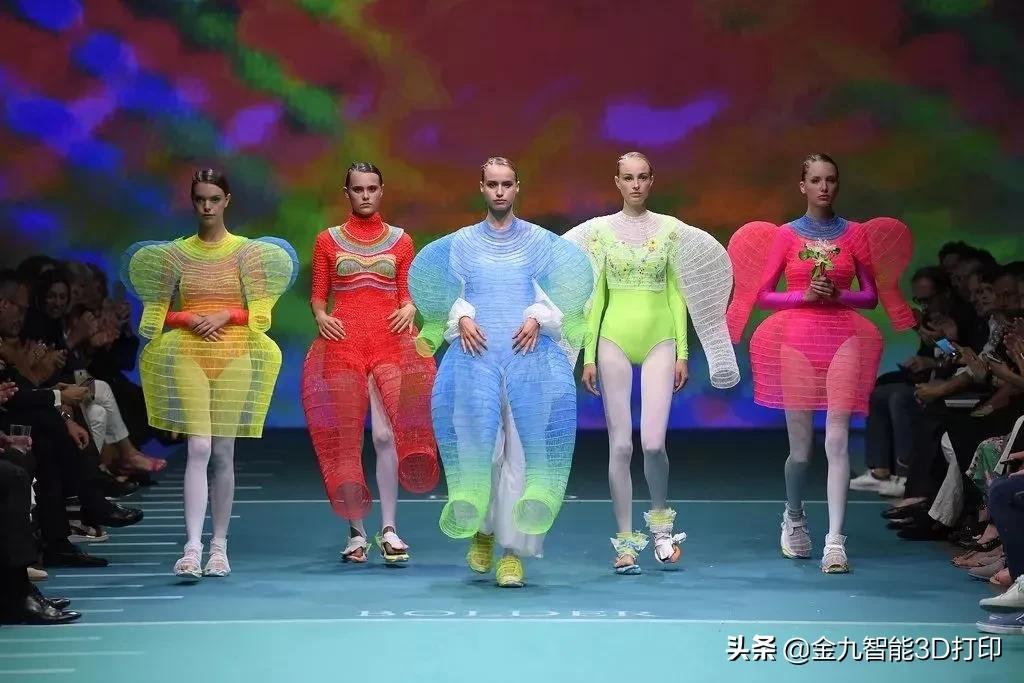 以精神分裂为灵感,用3D打印笔描绘灵魂曲线、人性色泽