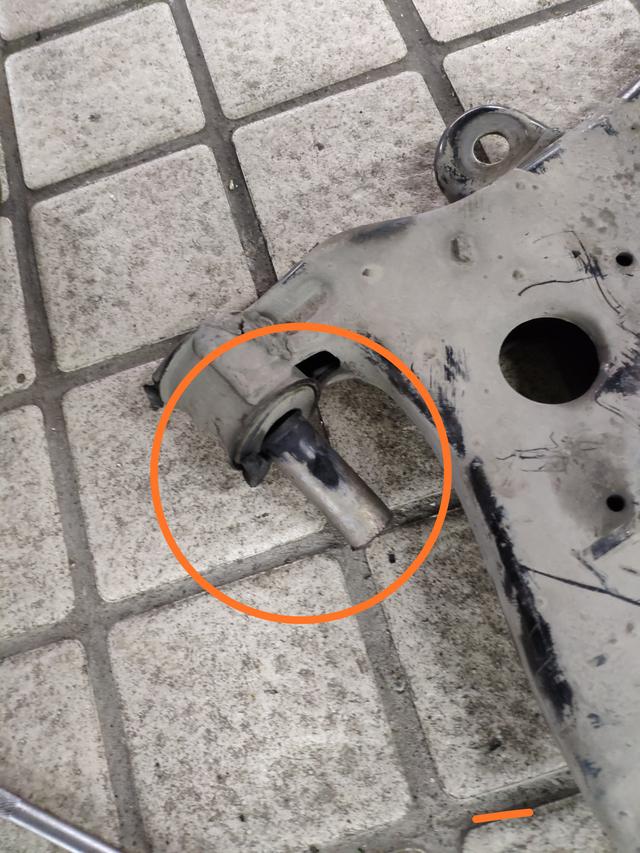 别克君威100公里刹车测试,别克君威刹车盘磨损严重