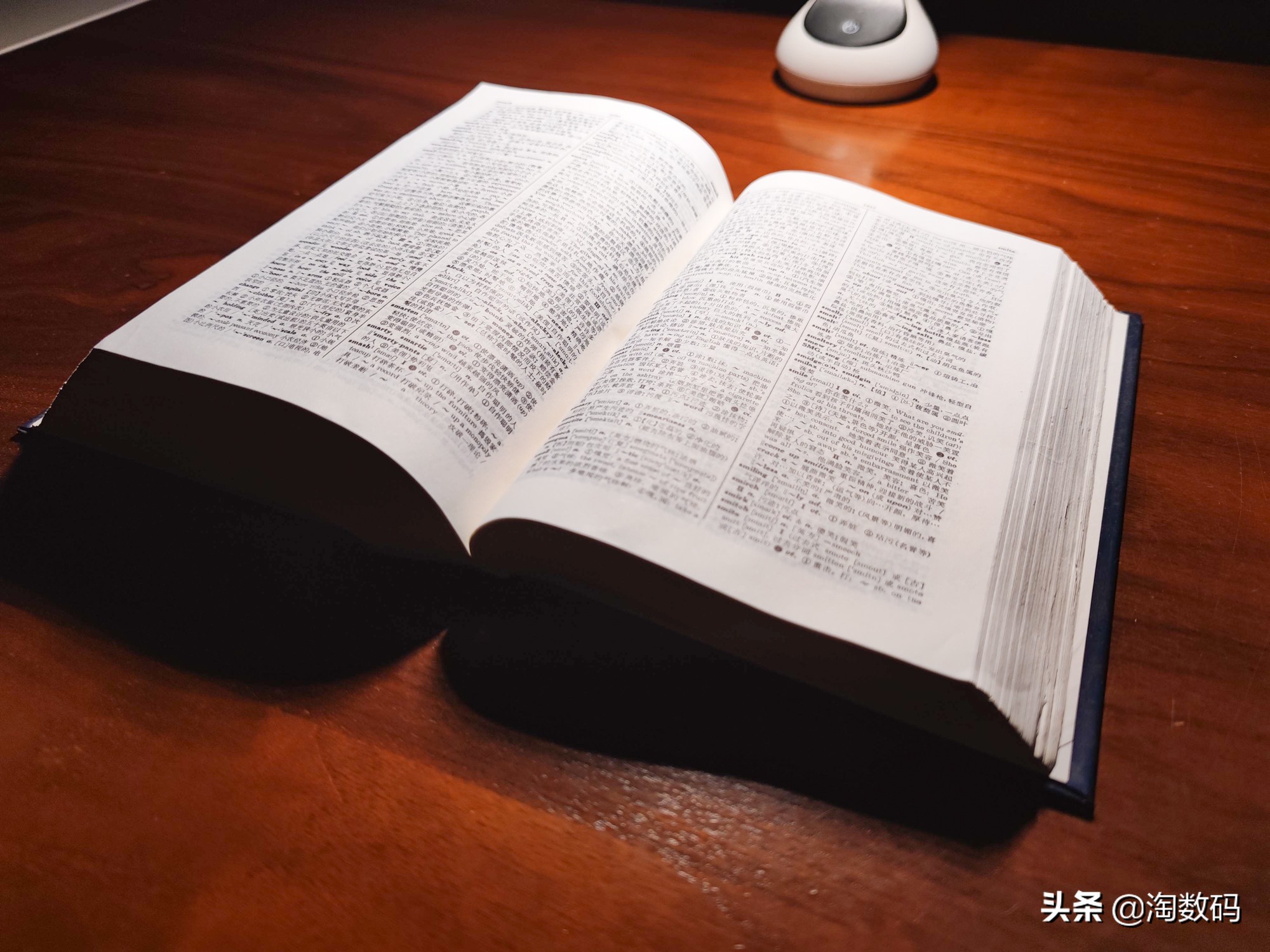 国货内卷无情：￥13块钱的3色温2400mAh充电式触控台灯开箱晒个单