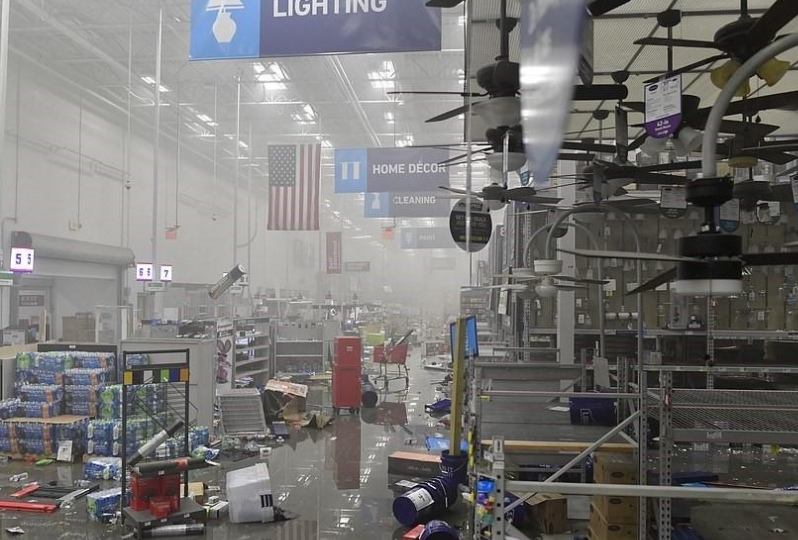 缇庡浗璀﹀療閿佸枆鐧戒汉,鐧戒汉璀﹀療閿佸枆