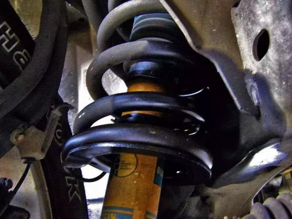 如何判断减震器引起异响,怎么判断是减震器异响