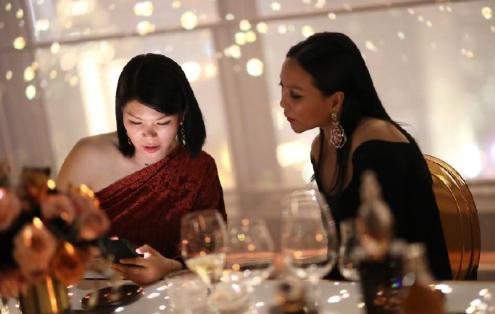 这个敢在客厅挂“*爱性**关系”画的妈妈,太飒了