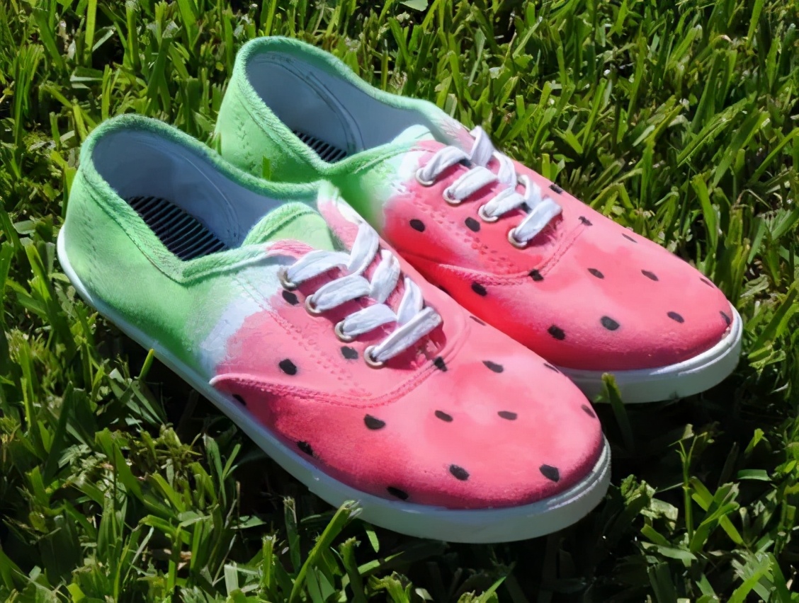 穿腻了小白鞋可以这样来改造,教你把小白鞋变潮流