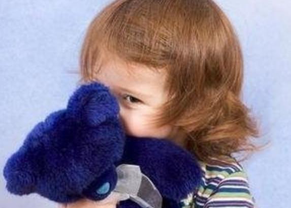 孩子内向腼腆的性格怎样去改变,如何克服孩子的腼腆