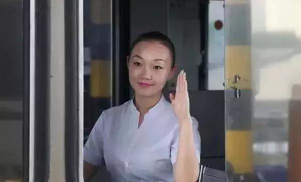 高速收费员工一个月休多少天,高速公路员工收费吗