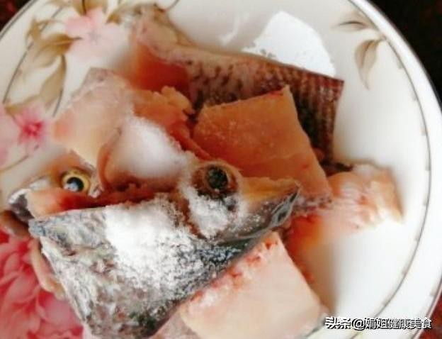 给老妈妈做个鲫鱼豆腐汤,鱼头豆腐汤孩子最爱