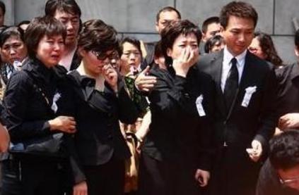 罗京去世后妻子和儿子的现状,罗京去世13年妻子改嫁富商