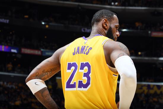 詹姆斯的天赋能进历史前10吗,詹姆斯跟乔丹时期谁的防守强度大