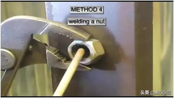 修车螺丝断了怎么取,修车时很紧的螺丝怎么拧下来