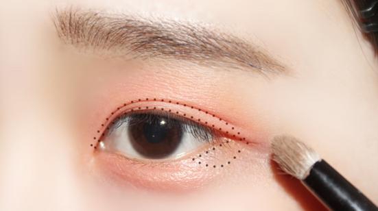 不同眼型适合的眼影画法教程,hudabeauty眼影教程内双眼皮