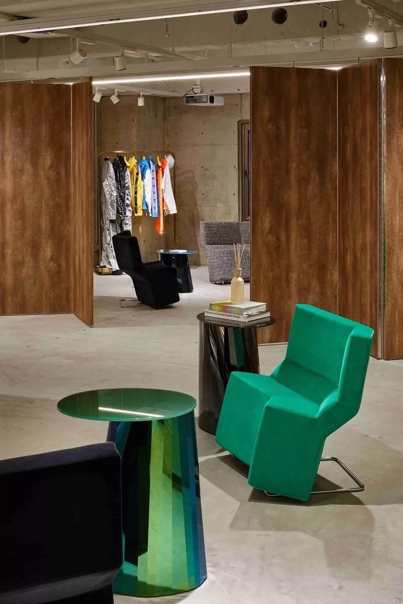 从濒临倒闭到年营收25万,从濒临倒闭到市值266亿