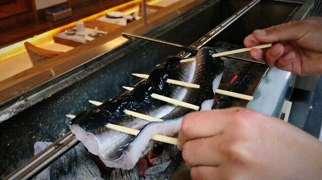 昆明唯一屋顶清真居酒屋，居然还能吃到活鳗鱼，48元清酒喝到嗨