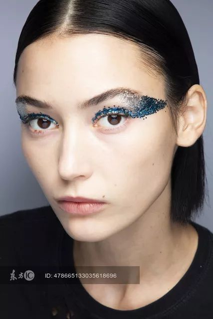 鞠婧祎李艺彤honey舞台,鞠婧祎港风复古妆容