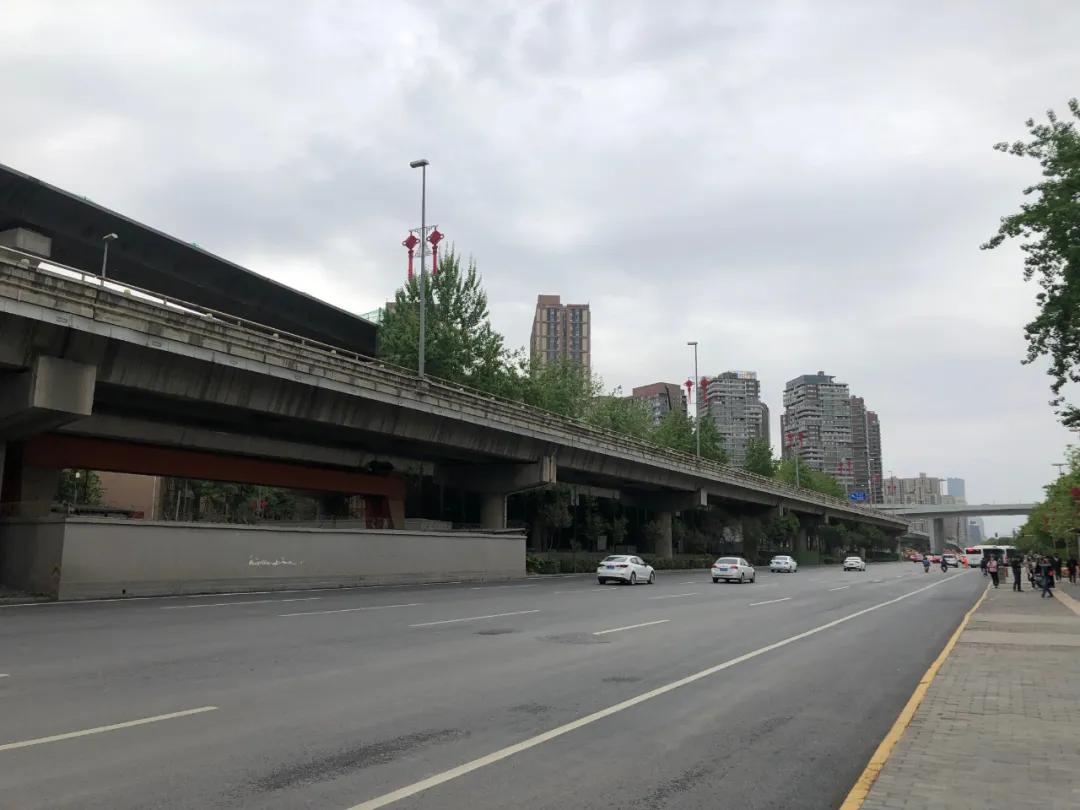 西郊堵车的视频,西郊交通路况