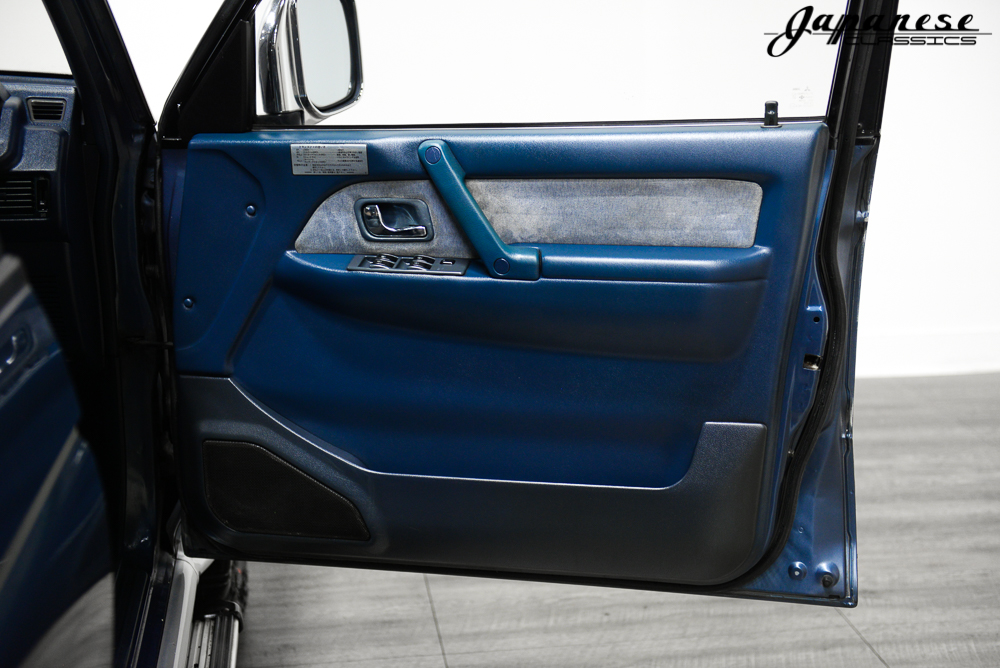 国外91年二手三菱帕杰罗标配电子悬挂20年前就能调整驾驶模式