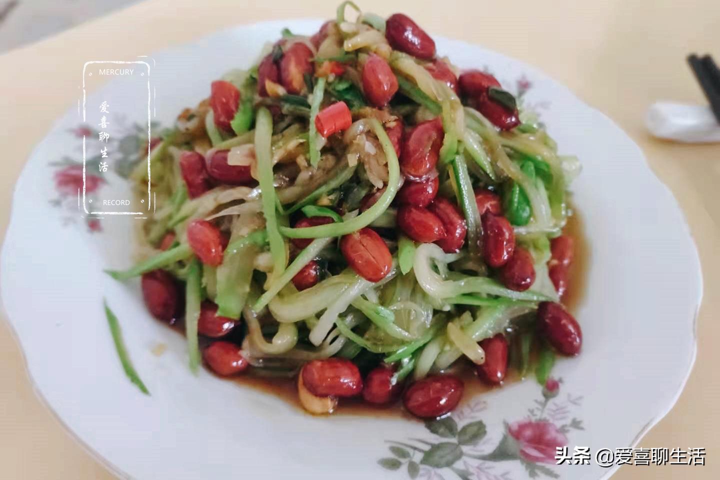 夏至后这菜正当季，买来擦丝加花生一起拌，酸香开胃，天热吃真爽