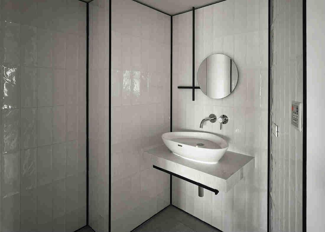 浴室漏水的原因及处理方法,浴室墙面漏水不敲瓷砖怎么修水管