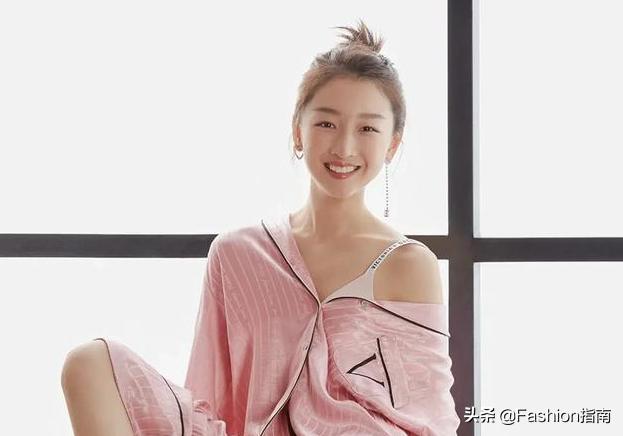 杨幂周冬雨何穗为代言人,维密杨幂何穗周冬雨