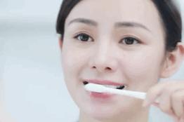 专治牙黄口臭的小窍门,牙黄口臭用什么牌子牙膏刷牙最好