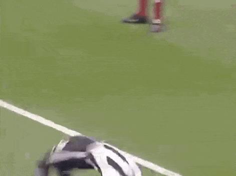 梅西脱衣、德罗巴三杠滑跪，盘点那些奇葩逗比的球星庆祝动作