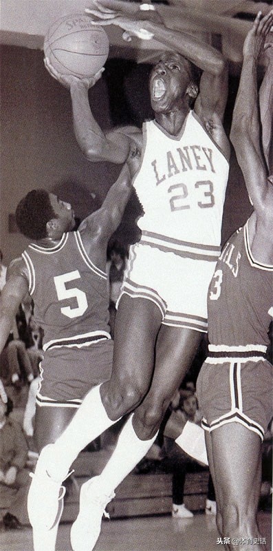 迈克尔乔丹真实身高臂展,迈克尔乔丹巅峰时期照片